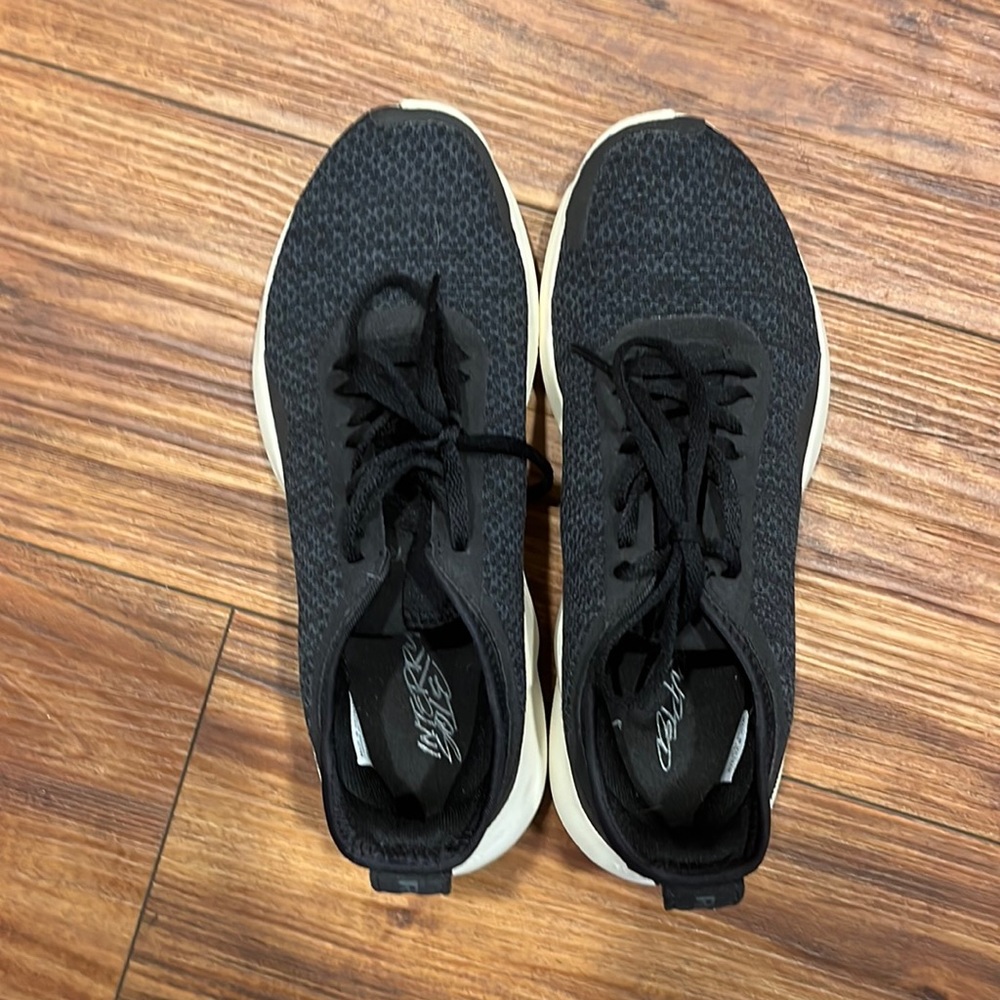 Size 8.5 Reebok Fuelfoam sneakers. Lightly used